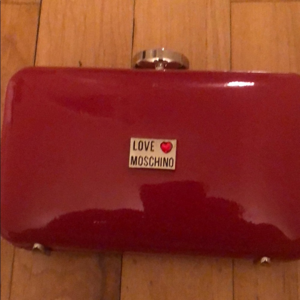 Love moschino bag.